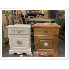 實木彩繪一抽一門床頭櫃